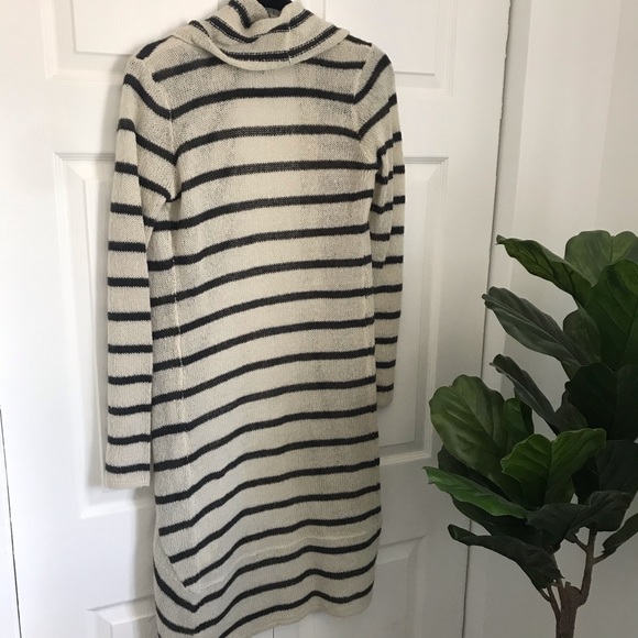 G21 Long Sweater Size Medium - Picture 3 of 4